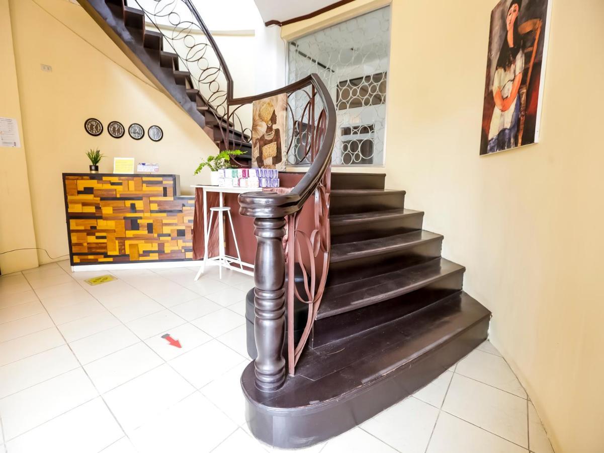 Oyo 759 Royal South Garden Suites Tagaytay City Exteriér fotografie